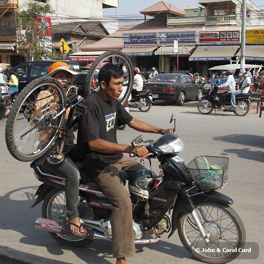 J01_1752 Moped versatility.JPG